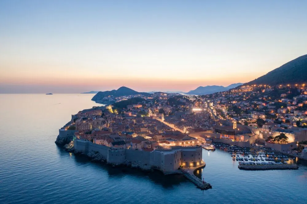 Dubrovnik tijdens de schemering