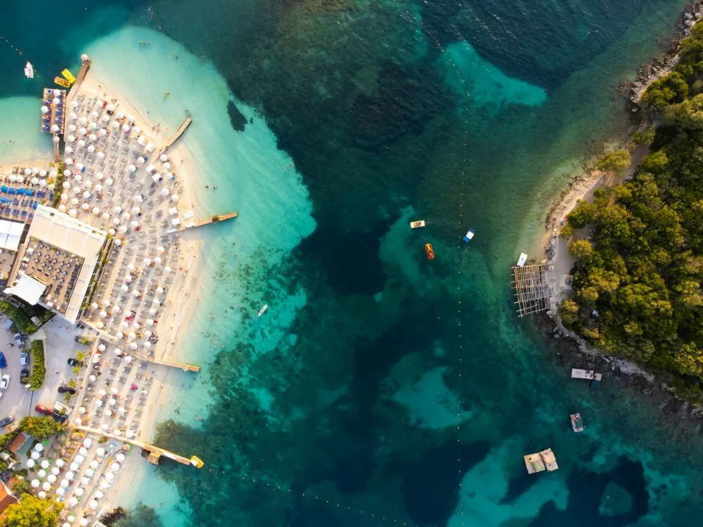 Ksamil in Albanië vanaf bovenaf