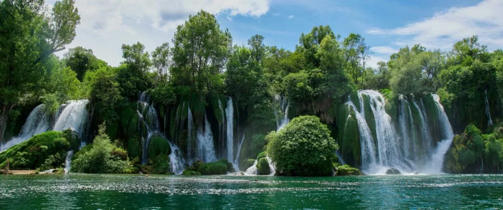 Kravica watervallen in Bosnië en Herzegovina
