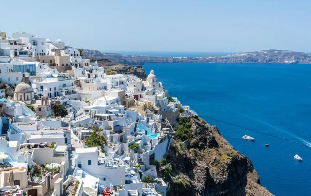 Huisjes in Santorini met zee