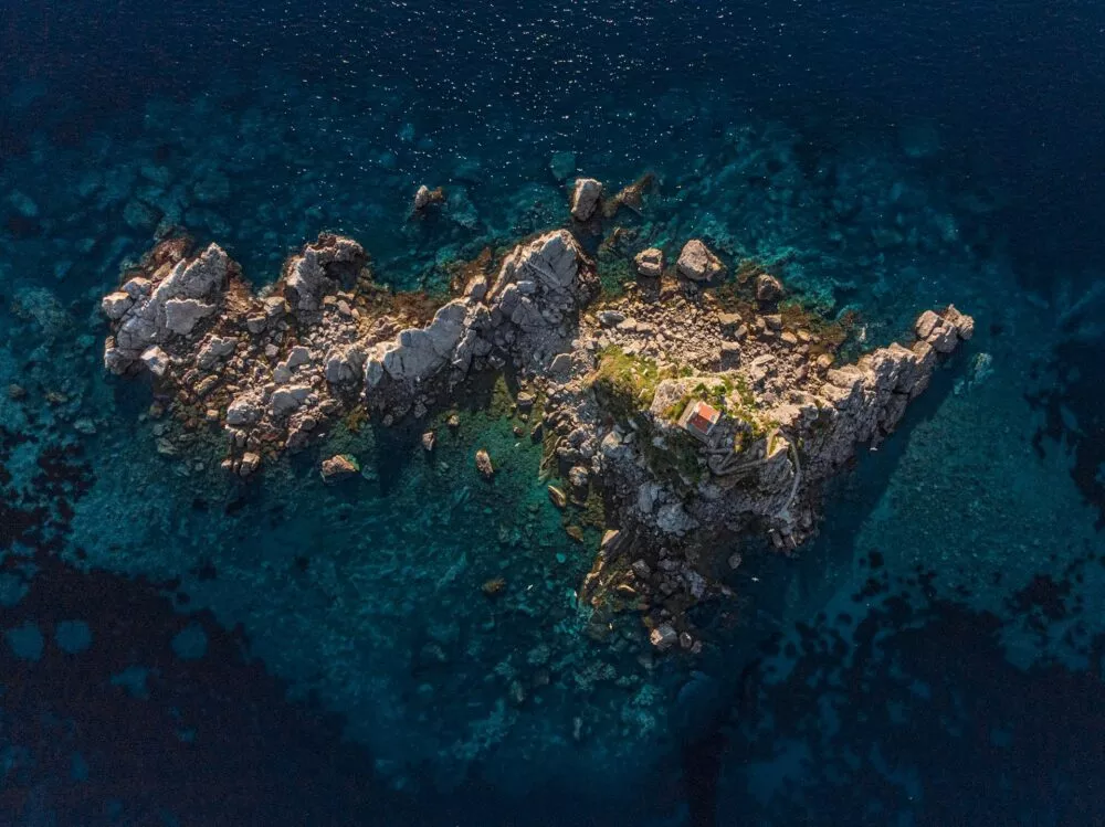 Petrovac van boven af Montenegro
