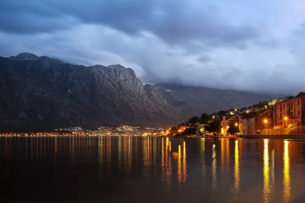 Kotor in de avond
